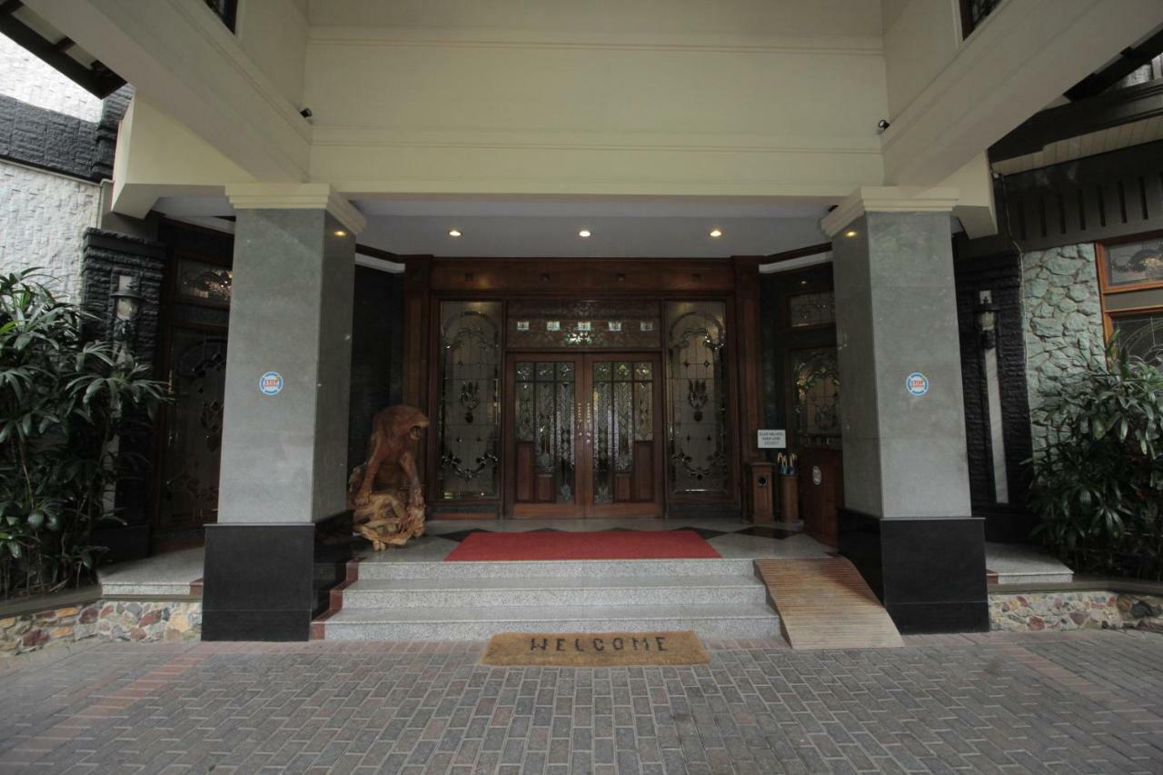 Sapta Nawa Resort 1 Gresik エクステリア 写真